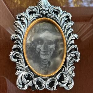 Vintage Lenticular Haunted Portrait Frame Gothic Flip Image Tabletop Decor